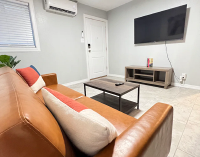 Remodeled 1 Bed Apt in Gated Com